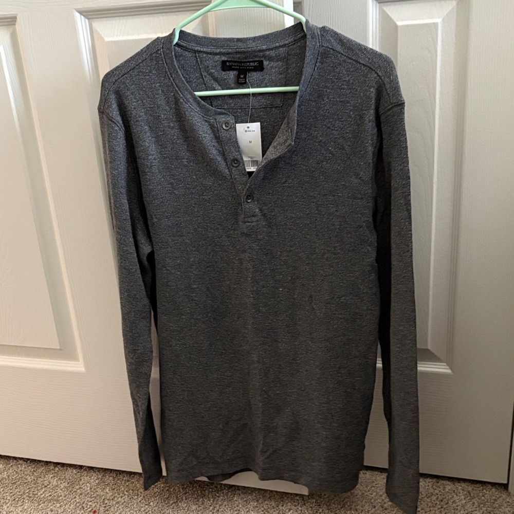 NEW WITH TAGS Banana Republic Grey Henley Long Sleeve T-Shirt Pima Cotton